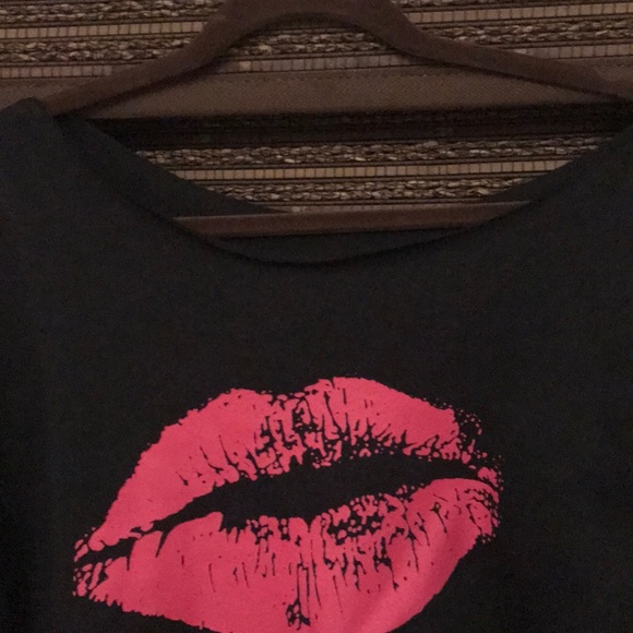 Pink lips sweatshirt💋 - Picture 2 of 6